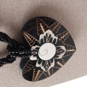 Sajen Shiva shell hand-painted Abalone black Beaded Necklace
